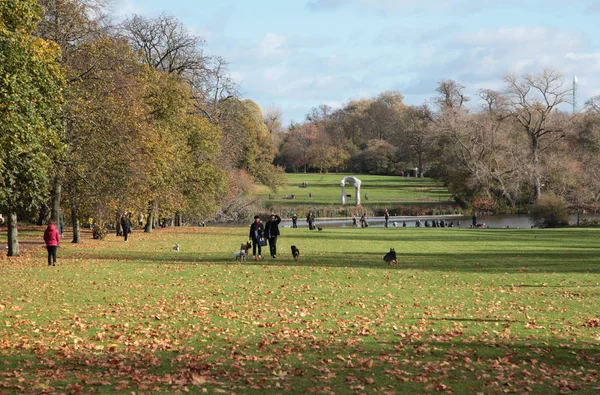 Vacanze a Kensington Gardens — Foto Stock