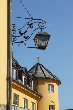 Sarı ev-Alesund