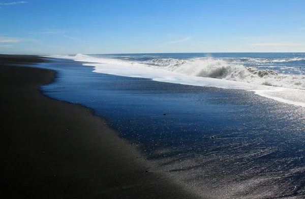 Schwarzer Strand in Island — Stockfoto