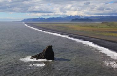 Yalı İzlanda'Arch Dyrholaey yakınındaki