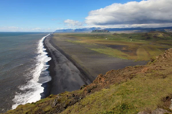 Côte de la mer près de l'Arc Dyrholaey en Islande — Photo