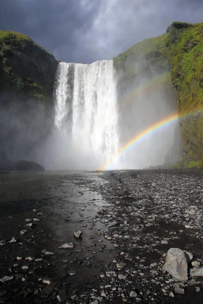 Vodopád Skogafoss a rainbow na Islandu — Stock fotografie