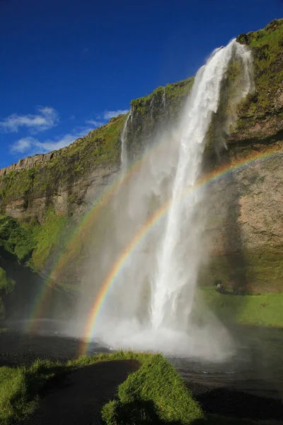 Rainbow a vodopád Seljalandsfoss na Islandu — Stock fotografie