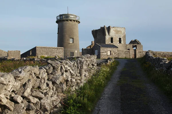 Ruines du vieux phare de Dun Oghil sur Inishmore — Photo
