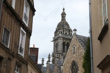 Le Mans Saint Julian Katedrali sokak görünümü