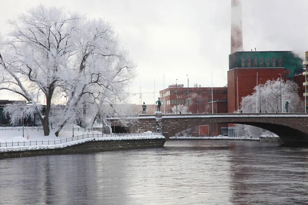 Eski elektrik santrali ve köprü, Tampere City Center kışın
