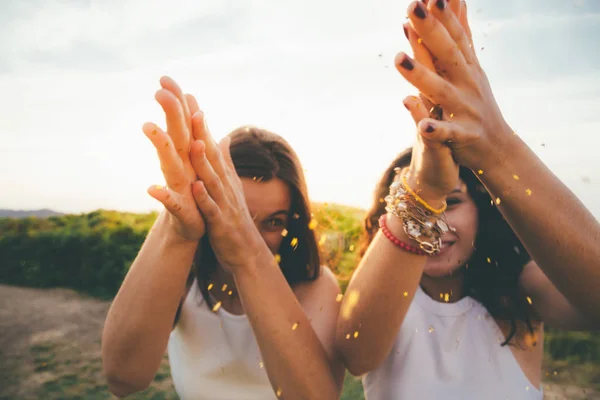 Girls spreading glitter — Stock Photo, Image