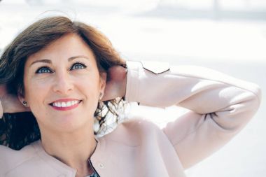 Orta yaşlı işkadını bir mola
