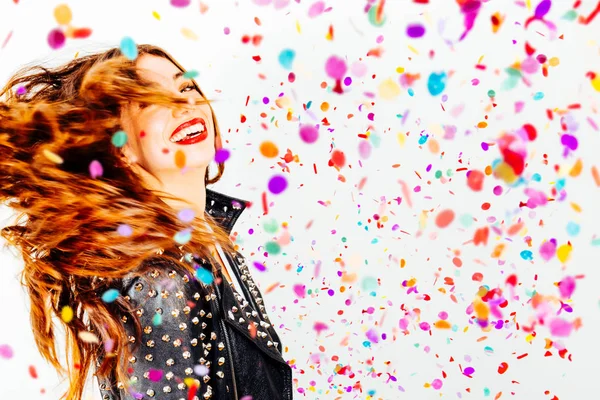 Happy party femme avec confettis — Photo