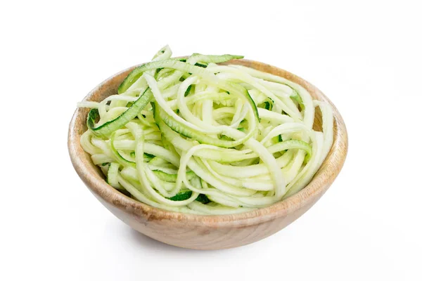 Rohe Zucchini-Nudeln isoliert — Stockfoto
