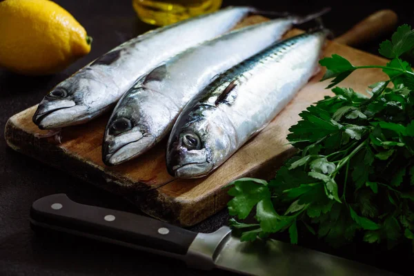 Fresh mackerel fish on cutting board — Stock Photo, Image