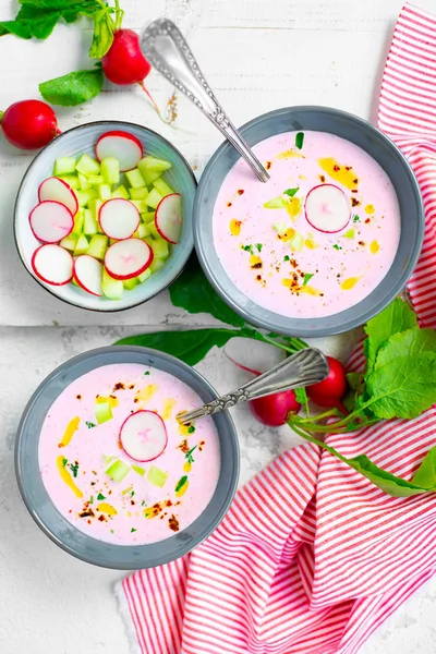 Soğuk turp ve salatalık çorbası