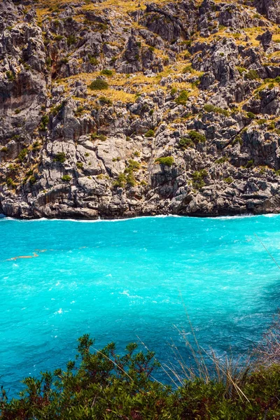 Beautiful famous bay of Sa Calobra on the island of Mallorca, Spain. Turquoise sea, rocks. Travel to the Balearic Islands. — Stock Photo, Image
