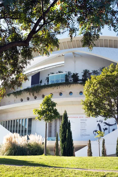 Valencia, Espagne, décembre 2019. Bâtiment du Palau de les Arts Reina Sofia, opéra à Valence, Espagne par une journée ensoleillée . — Photo