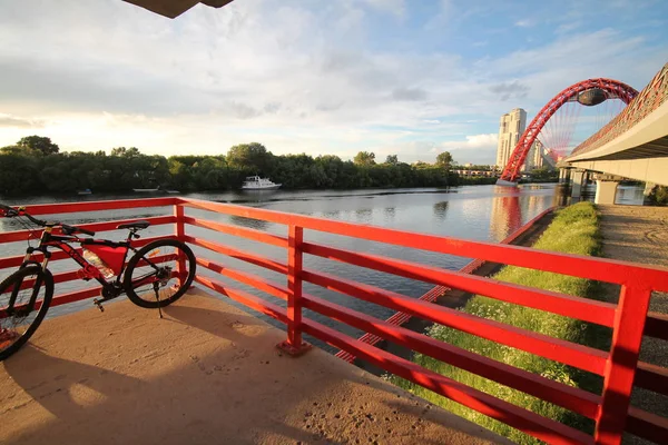 Moscou Pitoresca Ponte Passeio Bicicleta Verão — Fotografia de Stock