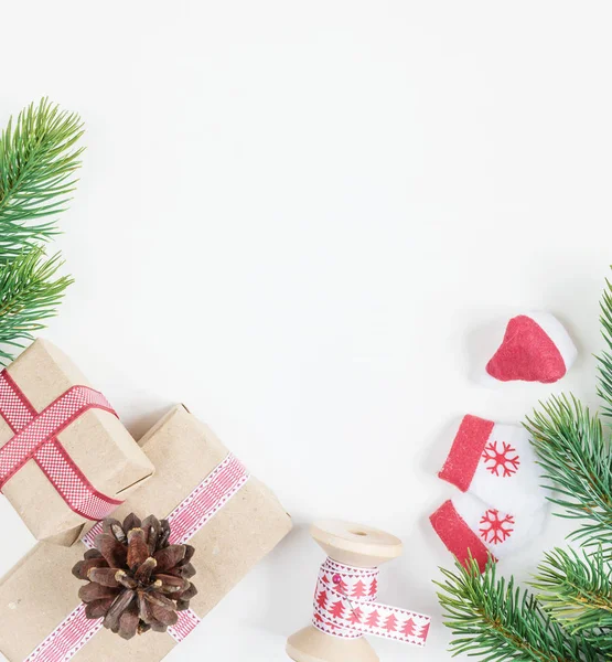 Moldura de Natal em um fundo branco — Fotografia de Stock