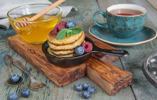 Pancakes with berries — Stock Photo, Image