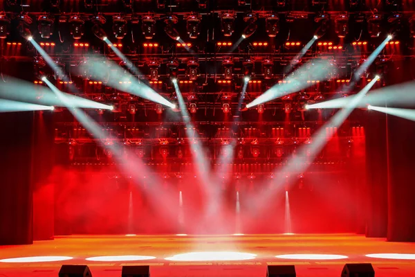 Verlichte concertpodium — Stockfoto