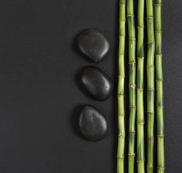 Spa concept met zen stenen en bamboe — Stockfoto