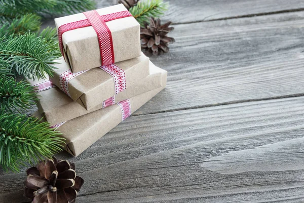 Χριστουγεννιάτικη σύνθεση με κουτιά δώρων — Φωτογραφία Αρχείου