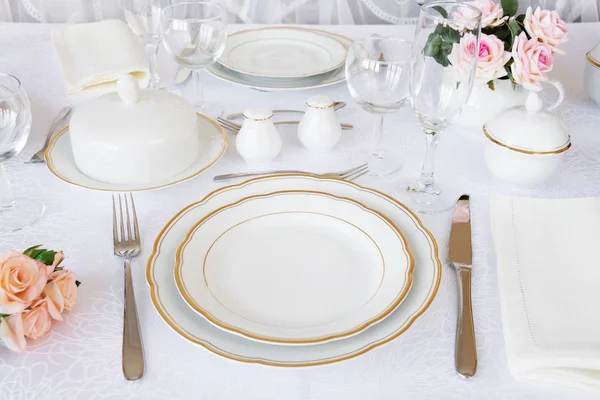 Elegancia mesa de ajuste — Foto de Stock