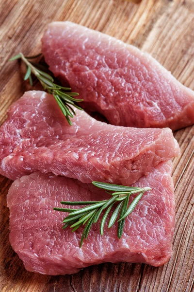 Três pedaços de carne de porco — Fotografia de Stock
