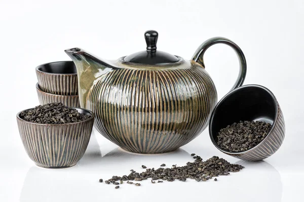 Ceramic teapot and several cups — ストック写真