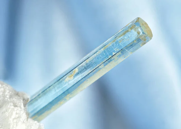 Blue Aquamarine Gemstone Albite Blue Background — Stock Photo, Image