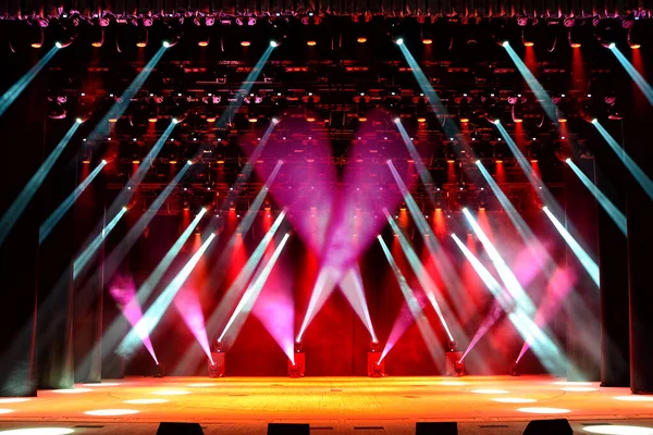 Illuminated Empty Show Stage Red Light Beams Stage Fog — Stock Photo, Image