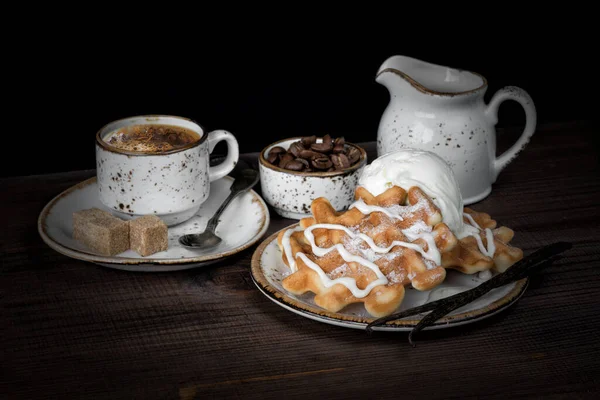 Kopp Med Kaffe Vafler Kaffebønner Har Mørk Bakgrunn – stockfoto