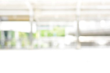 Beyaz açık kapalı geçit üzerinden arka plan bulanıklık