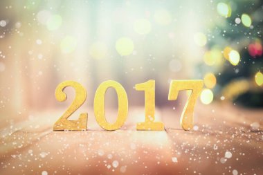 Altın 2017 ahşap masa üzerinde rakamlar