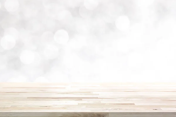 Tischplatte aus Holz auf abstraktem weißem Bokeh — Stockfoto