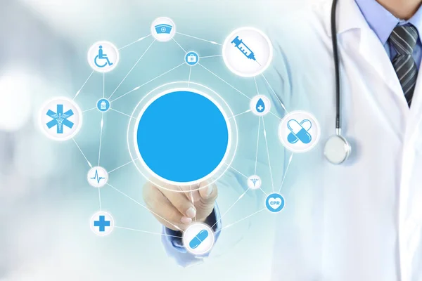 Doktor ruka se dotýká prázdný kruh na virtuální obrazovku, zdravotnictví — Stock fotografie