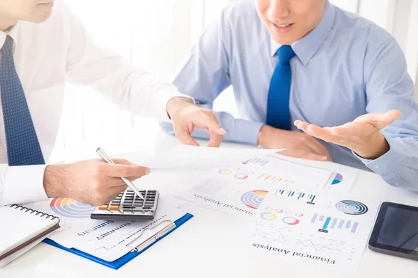 Two businessmen discussing financial documents — Stock Photo, Image