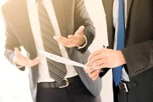 Businessmen discussing document — Stock Photo, Image