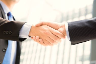 İşadamları el sıkışma yapma