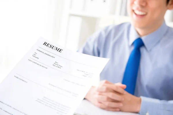 Young businessman submitting resume to employer to review — Stock Photo, Image