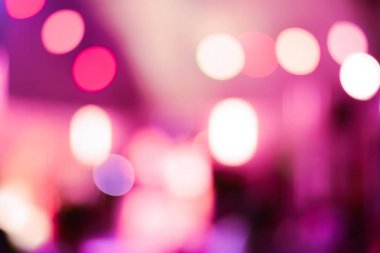 Soyut renkli pembe bokeh arka plan için geceleri