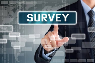 Sanal ekran butonuna anket dokunmadan işadamı el