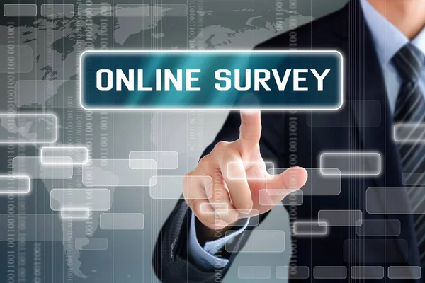 Empresário mão tocando botão ONLINE SURVEY na tela virtual — Fotografia de Stock