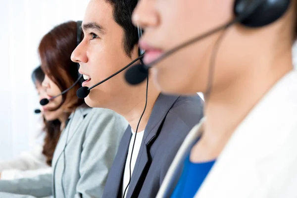 Equipo de centro de llamadas (o telemarketer) — Foto de Stock