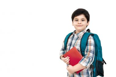 Okul çantası ve holding kitap elinde taşıyan sevimli Asya çocuk