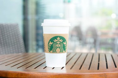 Starbucks kahve fincanı götürün