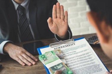 Para, ile gelen Avustralya Doları reddeden işadamı 
