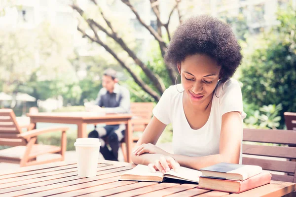 Female college student reading book in the garden — Stock Photo, Image