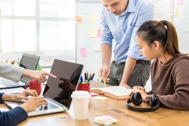 Grup çalışma alanı ortak bilgi paylaşımı üniversite öğrencilerinin