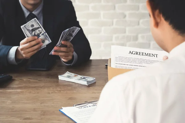 Parceiro comercial fazendo um acordo — Fotografia de Stock