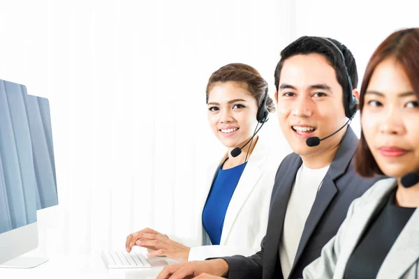 Equipo de centro de llamadas (o telemarketer) — Foto de Stock