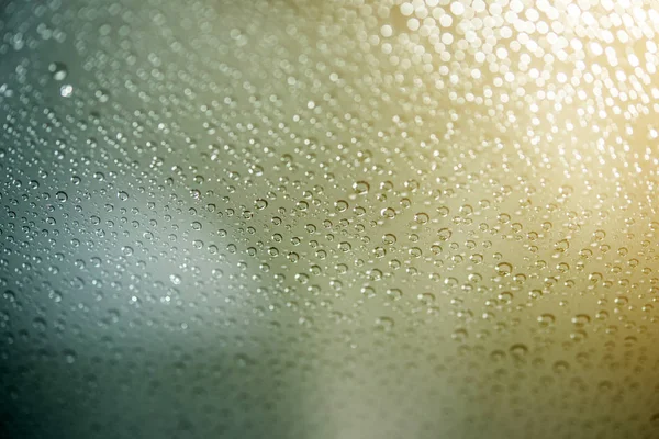 Wassertropfen auf der Glasoberfläche — Stockfoto